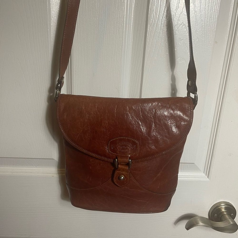 Oroton Vintage leather Tan bucket style crossbody bag gold tone accent.. - Picture 6 of 16